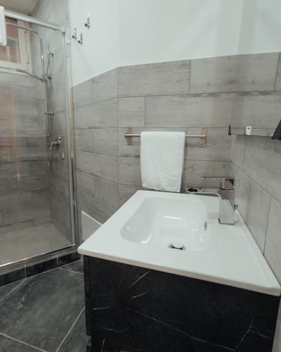 1025gim00196-hdr